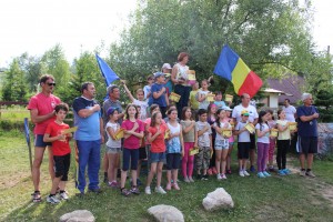 Maratonul International Brasov - Imnul Romaniei intonat in tabara de la Rasnov