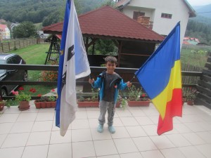 Maraton Ciucas X3 cu drapelul Romaniei, steagul UE si steagul dacilor
