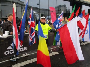 39. PZU Maraton Warszawski cu drapelele Romaniei si Poloniei